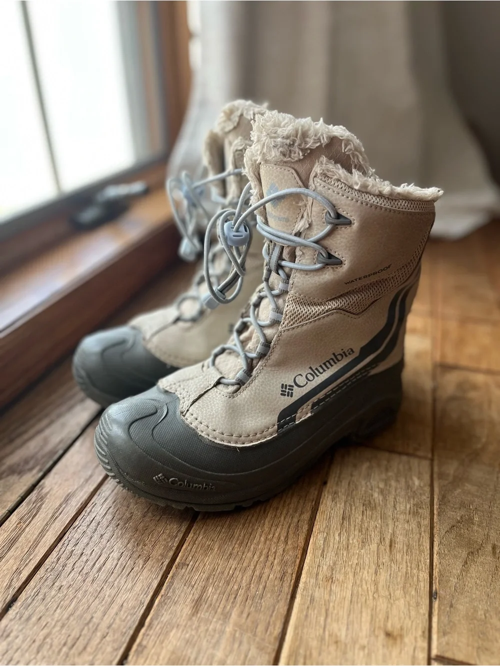 Columbia Beige and Gray Women's Winter Boots with Faux-Fur Cuff